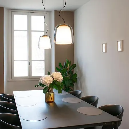 Eleganza Nel Cuore Di Apartamento